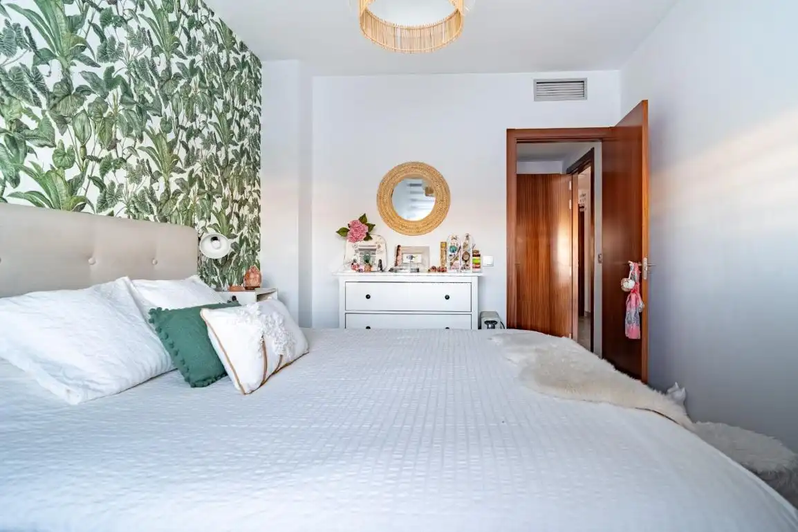 Bedroom of Flat for sale in Granada  with Air Conditioner, Heating and Terrace