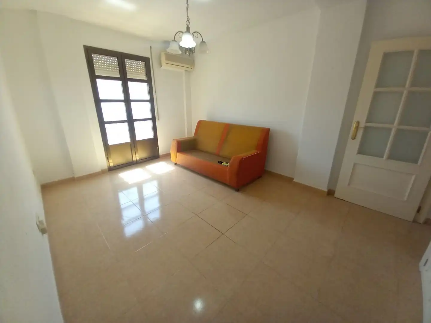 Living room of Flat for sale in Ronda  with Air Conditioner and Heating