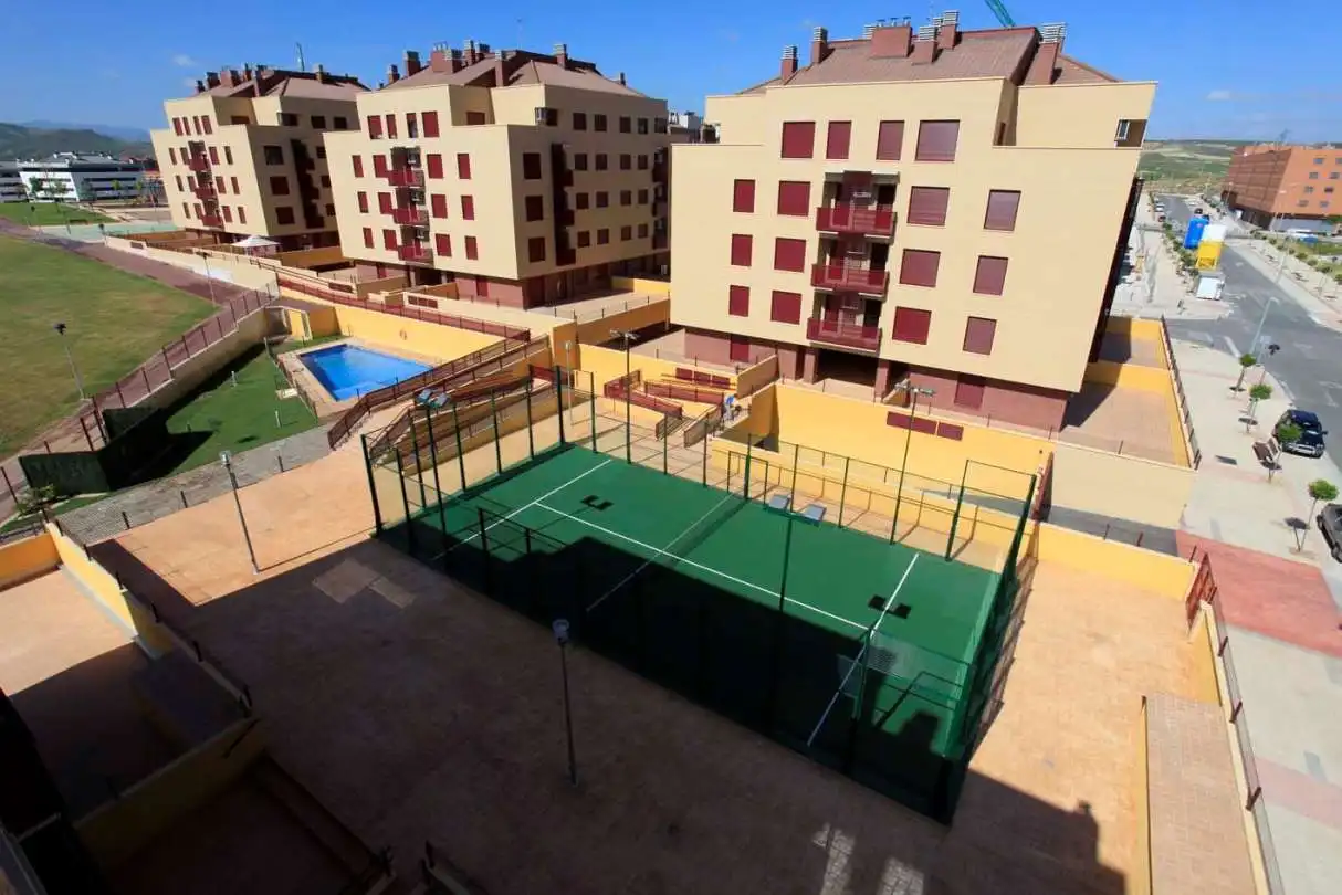 Garage for rent in Calle Gran Bretaña, 1, Portillejo - Valdegastea