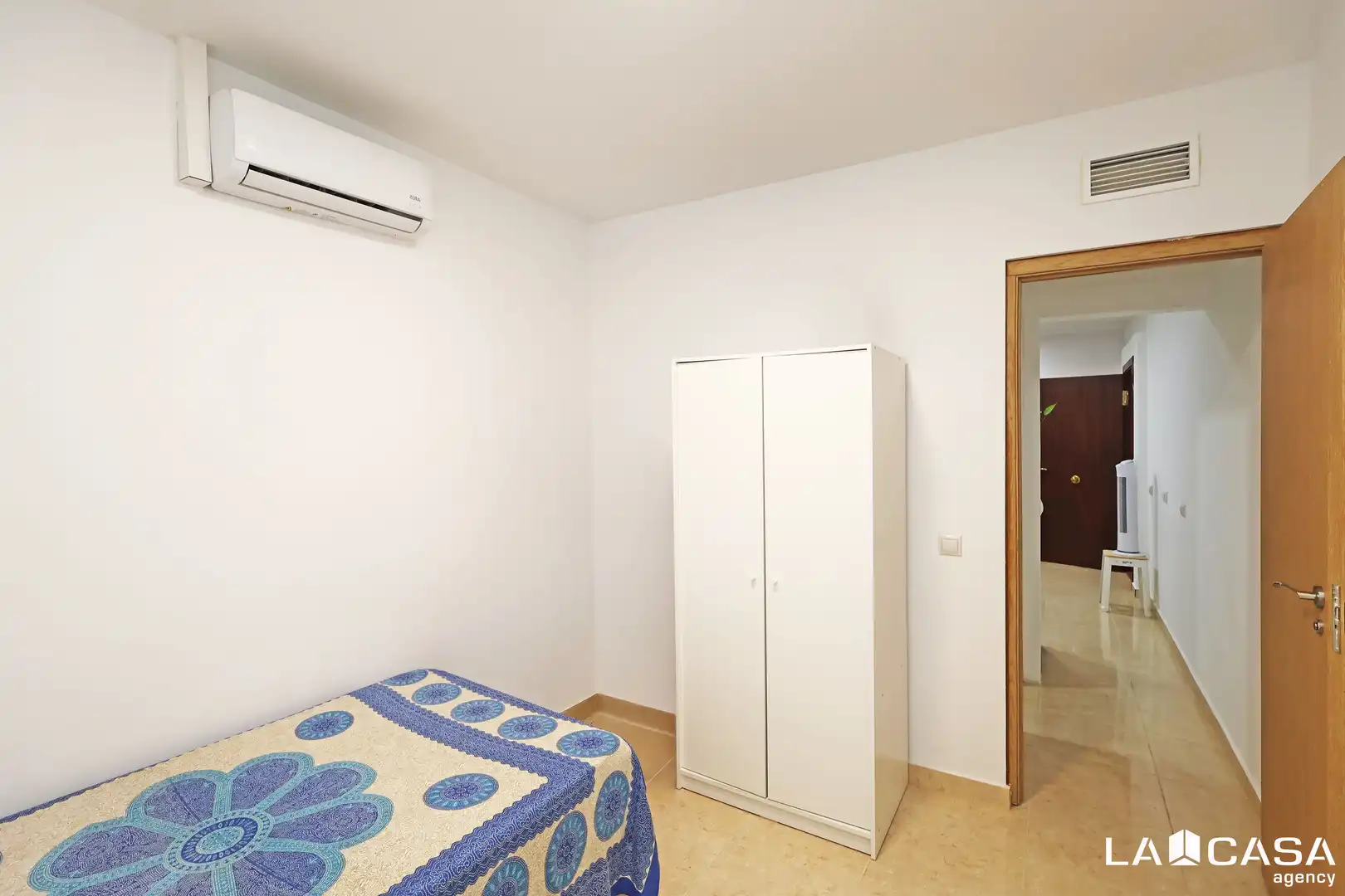 Dormitori de Planta baixa en venda en L'Hospitalet de Llobregat amb Calefacció, Terrassa i Traster