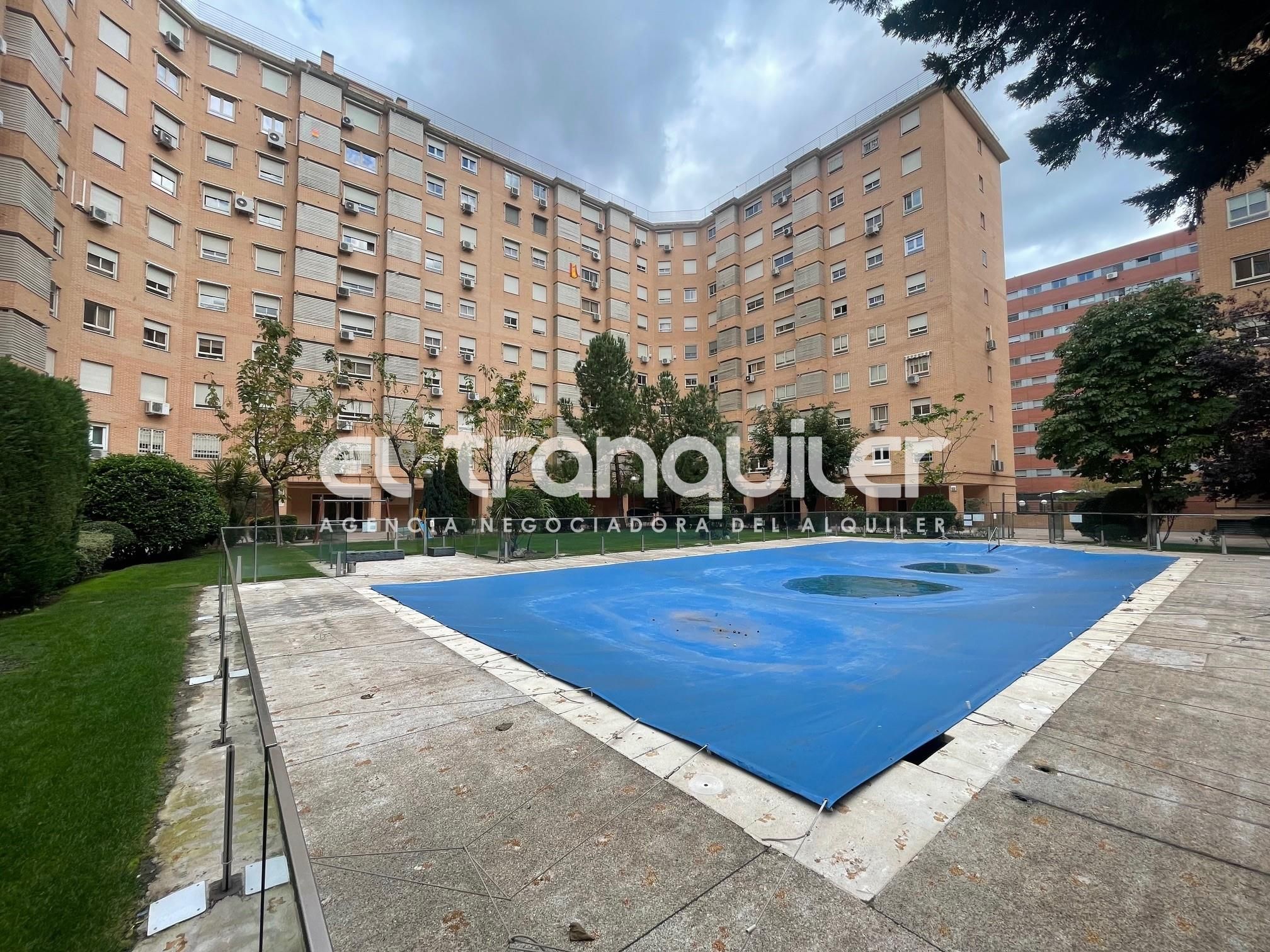 Exterior view of Flat to rent in  Madrid Capital  with Air Conditioner, Swimming Pool and Washing machine