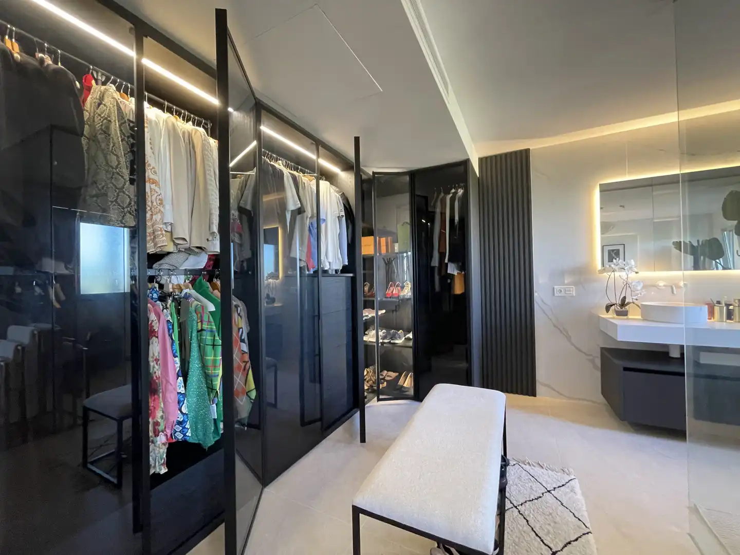 Habitación de Apartamento en venta en Sotogrande con Aire acondicionado, Piscina y Balcón