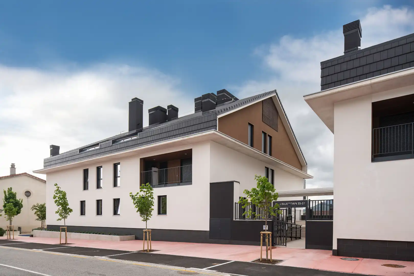 Vista exterior de Planta baja en venta en Zizur Mayor / Zizur Nagusia con Calefacción, Terraza y Horno