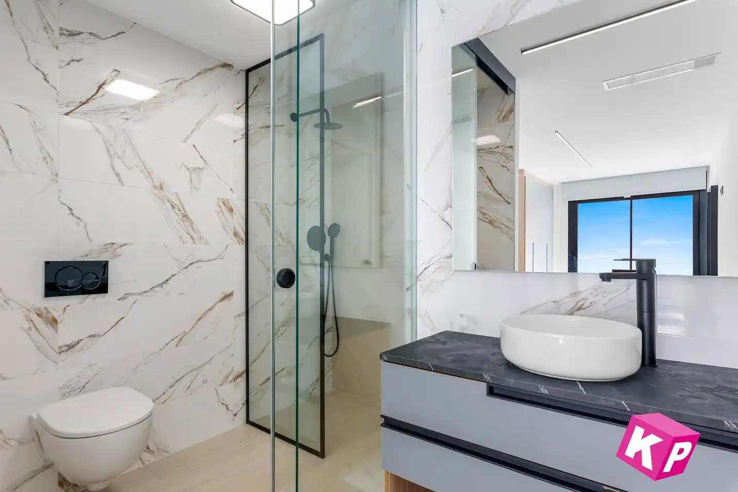 Baño de Piso en venta en Guardamar del Segura con Aire acondicionado, Jardín privado y Terraza