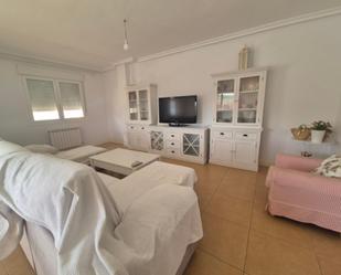 Sala d'estar de Casa o xalet en venda en Almodóvar del Campo amb Aire condicionat, Terrassa i Piscina