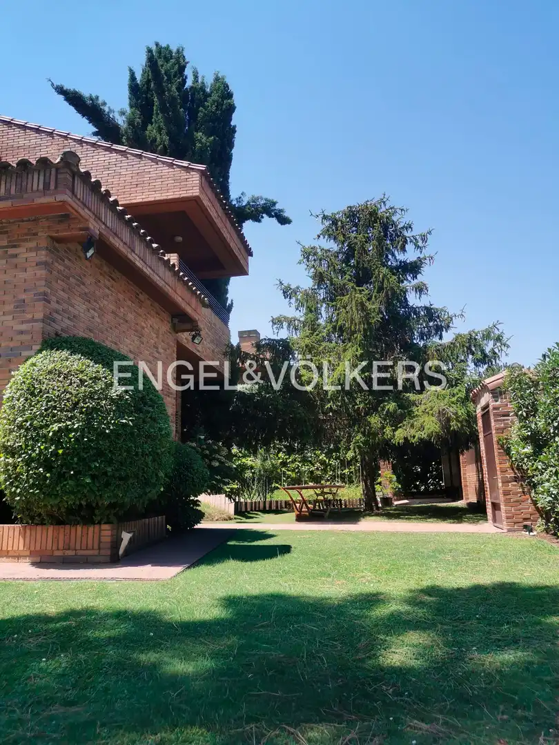 Jardí de Casa o xalet en venda en Las Rozas de Madrid amb Aire condicionat, Calefacció i Jardí privat