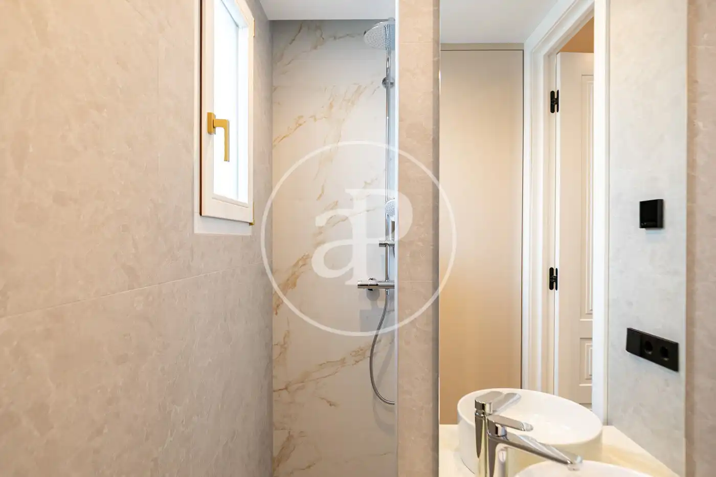 Bathroom of Flat for sale in Barcelona  with Air Conditioner, Heating and Balcony