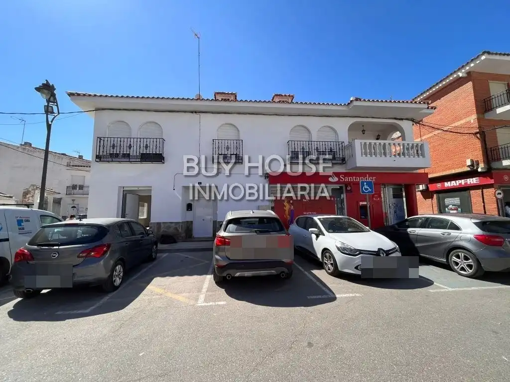 Vista exterior de Local en venta en Villaluenga de la Sagra