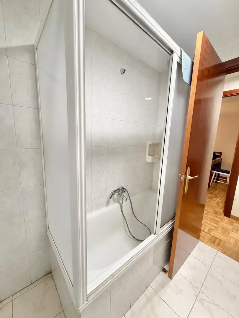 Baño de Piso de alquiler en  Logroño con Calefacción, Parquet y Amueblado