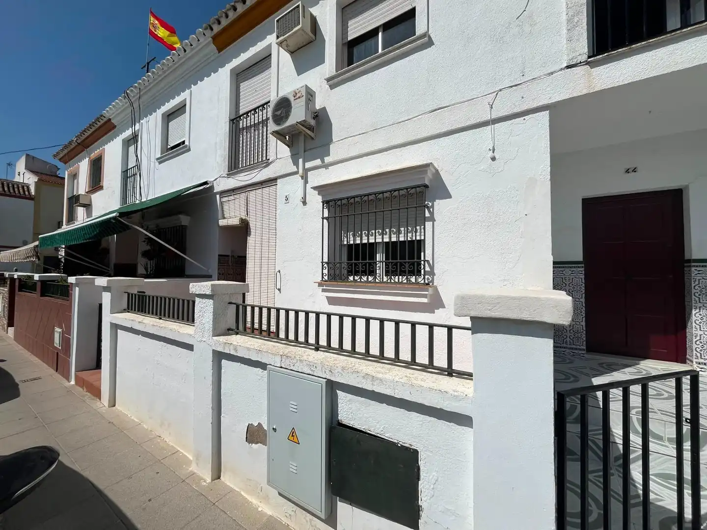 Vista exterior de Casa adosada en venta en Aznalcázar con Aire acondicionado