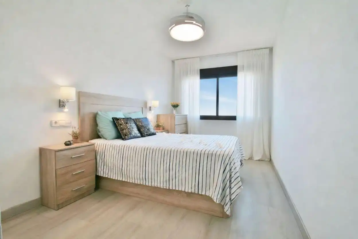 Habitación de Apartamento en venta en Almería con Aire acondicionado, Jardín privado y Terraza