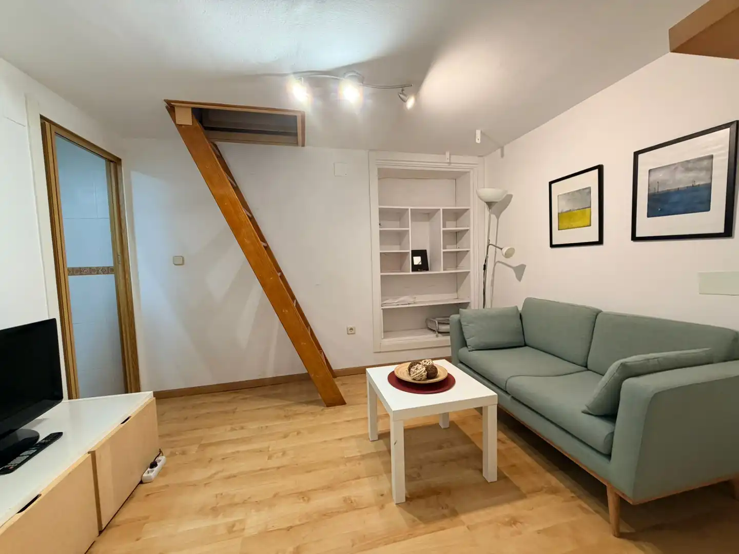 Sala d'estar de Dúplex en venda en Madrid amb Calefacció i Moblat