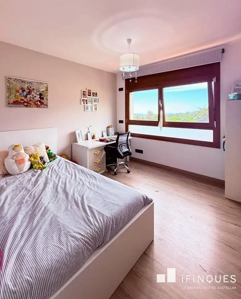 Dormitori de Casa o xalet en venda en Castellar del Vallès amb Aire condicionat, Calefacció i Parquet