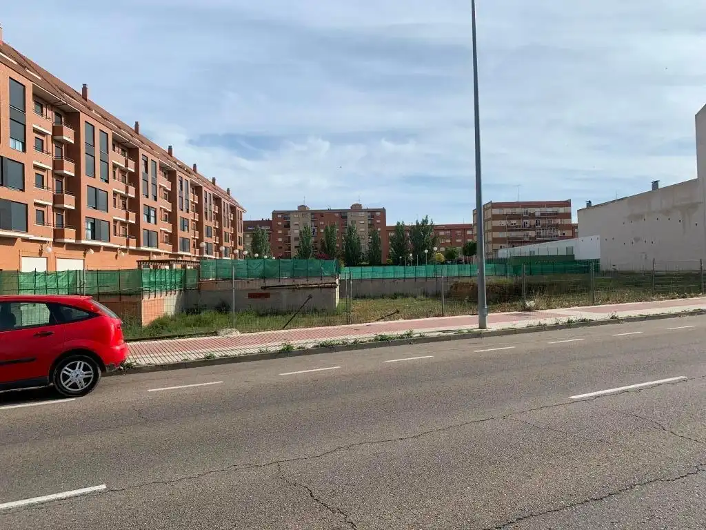 Residential land for sale in Calle Miguel Delibes, imagen 3