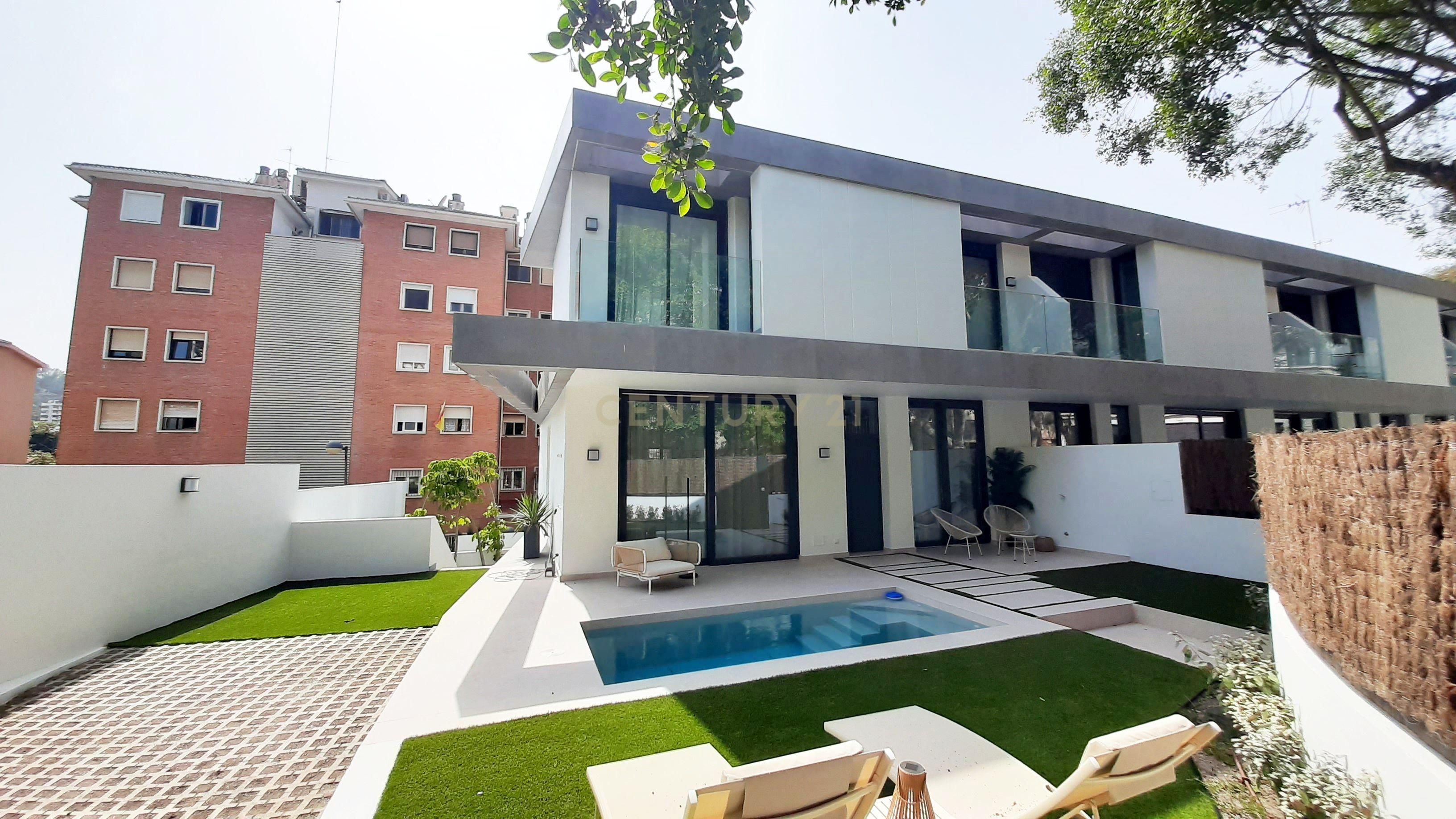 Exterior view of Single-family semi-detached for sale in Málaga Capital  with Air Conditioner, Private garden and Storage room