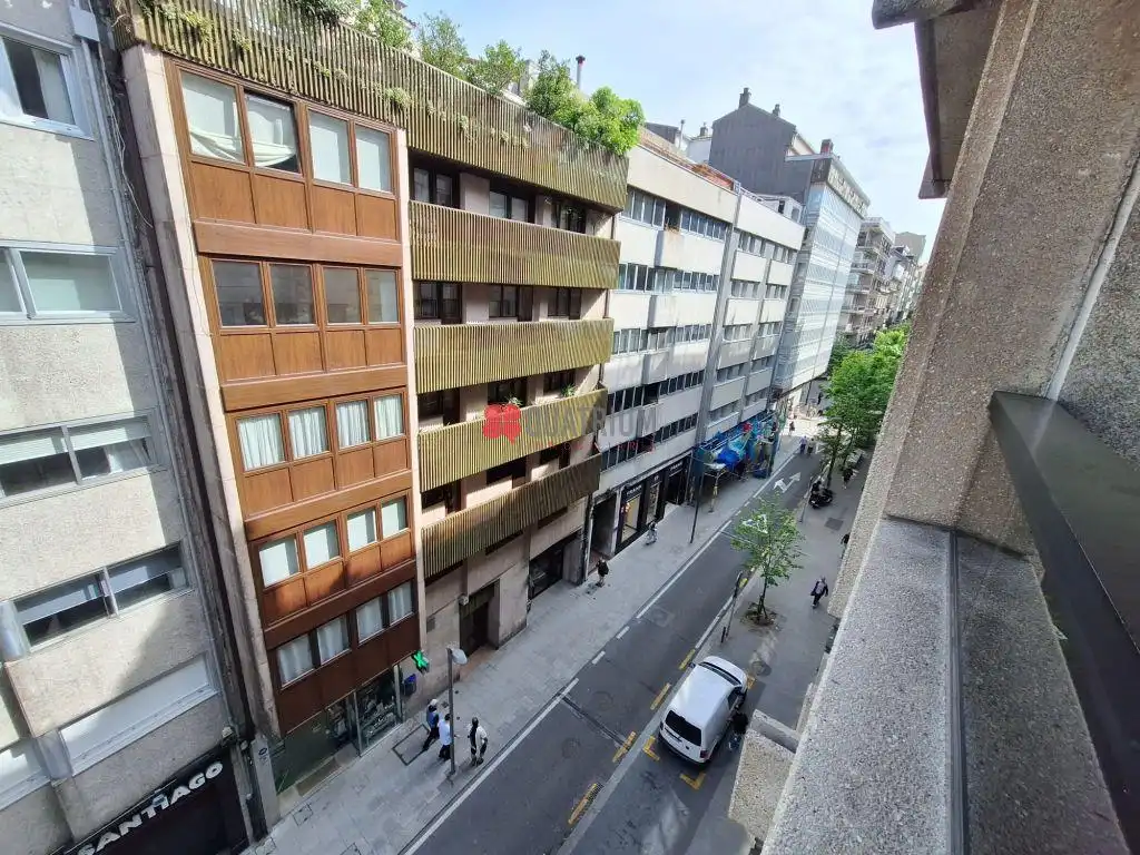 Vista exterior de Piso de alquiler en Santiago de Compostela  con Balcón