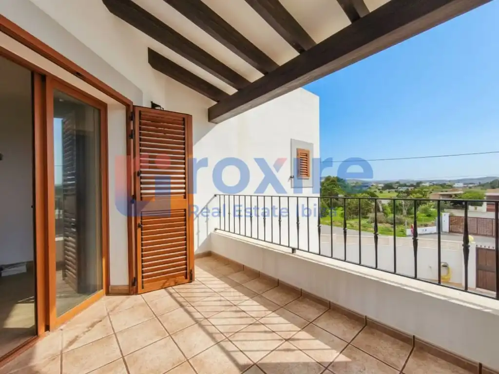 Vista exterior de Casa o xalet en venda en Sant Josep de sa Talaia amb Aire condicionat, Jardí privat i Terrassa