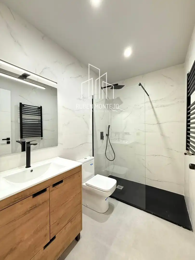 Badezimmer von Wohnungen zum Verkauf in Salamanca mit Heizung, Möbliert und Ofen