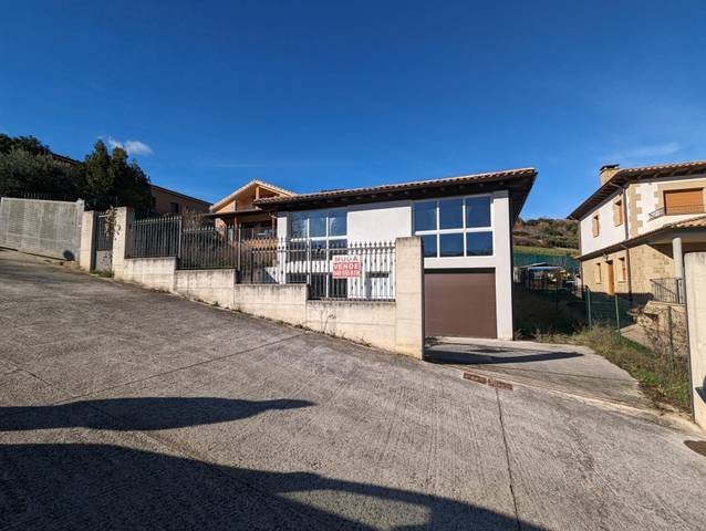 Casa-chalet en Venta en Valle de Yerri / Deierri