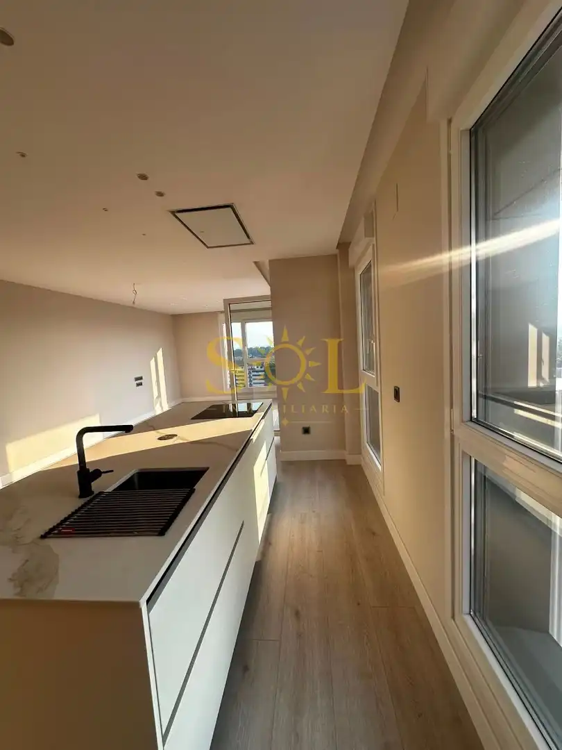 Küche von Wohnung zur Miete in León Capital  mit Klimaanlage, Heizung und Parkett