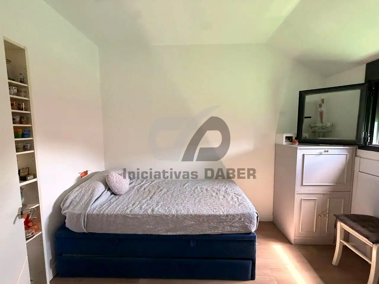 Habitación de Dúplex en venta en El Viso de San Juan