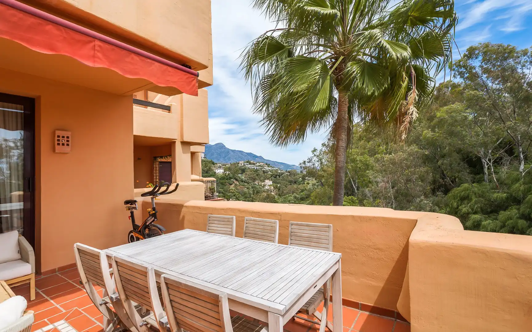 Terrassa de Apartament en venda en Benahavís amb Aire condicionat, Terrassa i Piscina