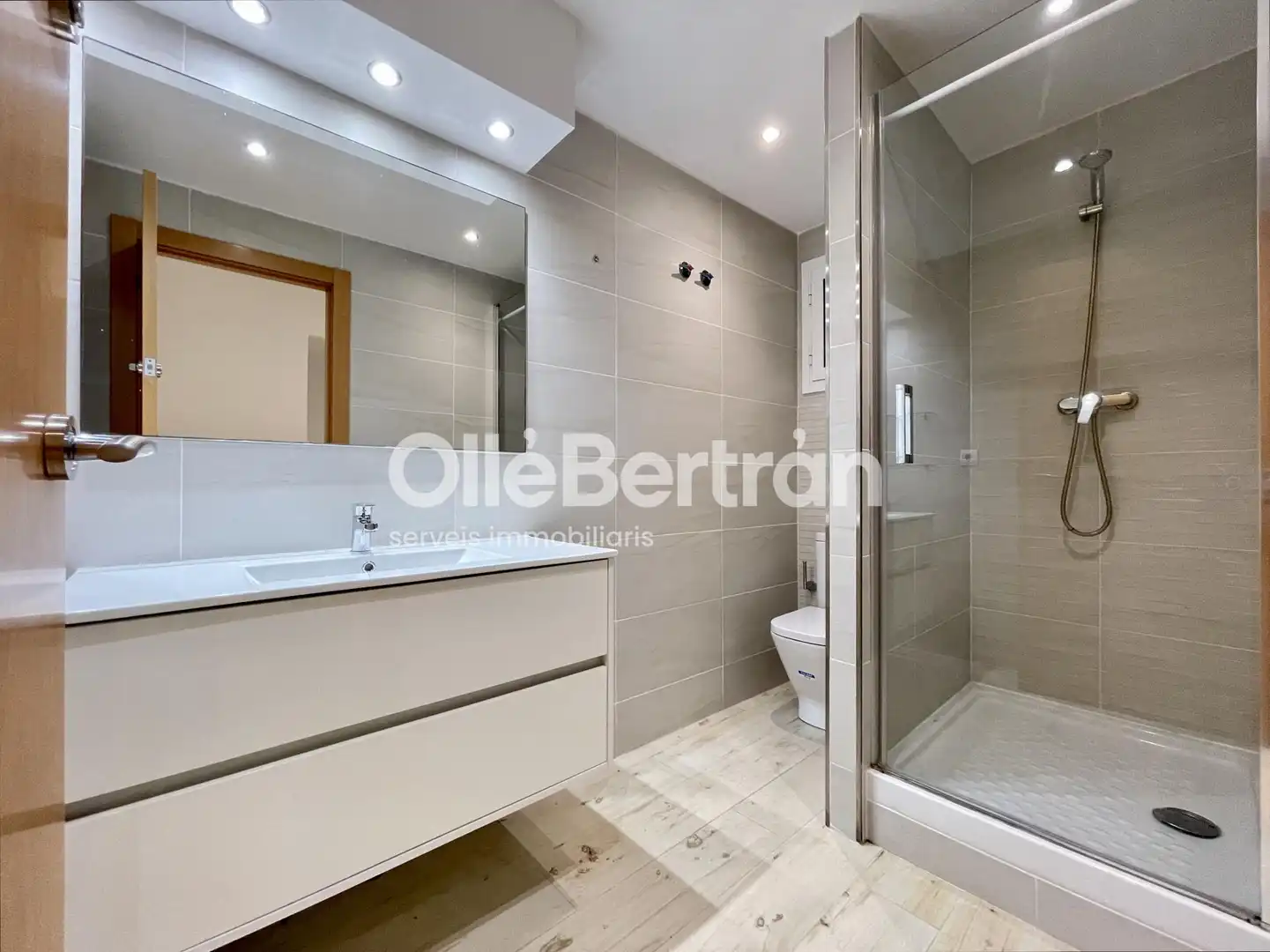 Baño de Oficina de alquiler en L'Hospitalet de Llobregat