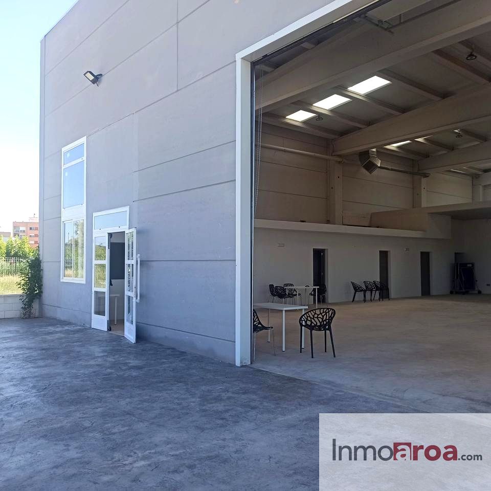 Vista exterior de Nau industrial en venda en Montroi / Montroy