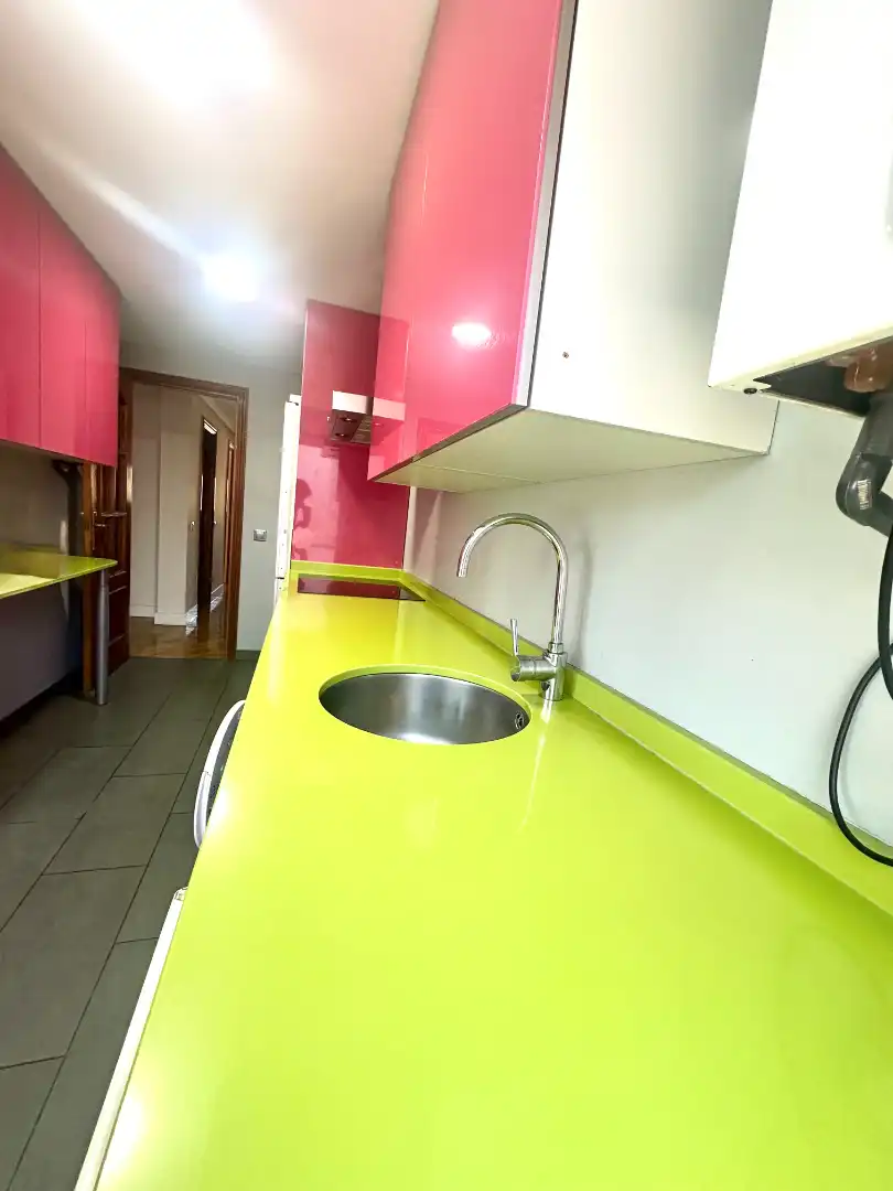 Cocina de Piso en venta en Madrid con Calefacción, Trastero y Horno