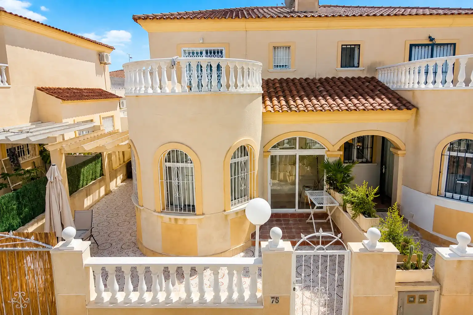 Vista exterior de Casa o chalet de alquiler en Torrevieja con Aire acondicionado, Calefacción y Trastero