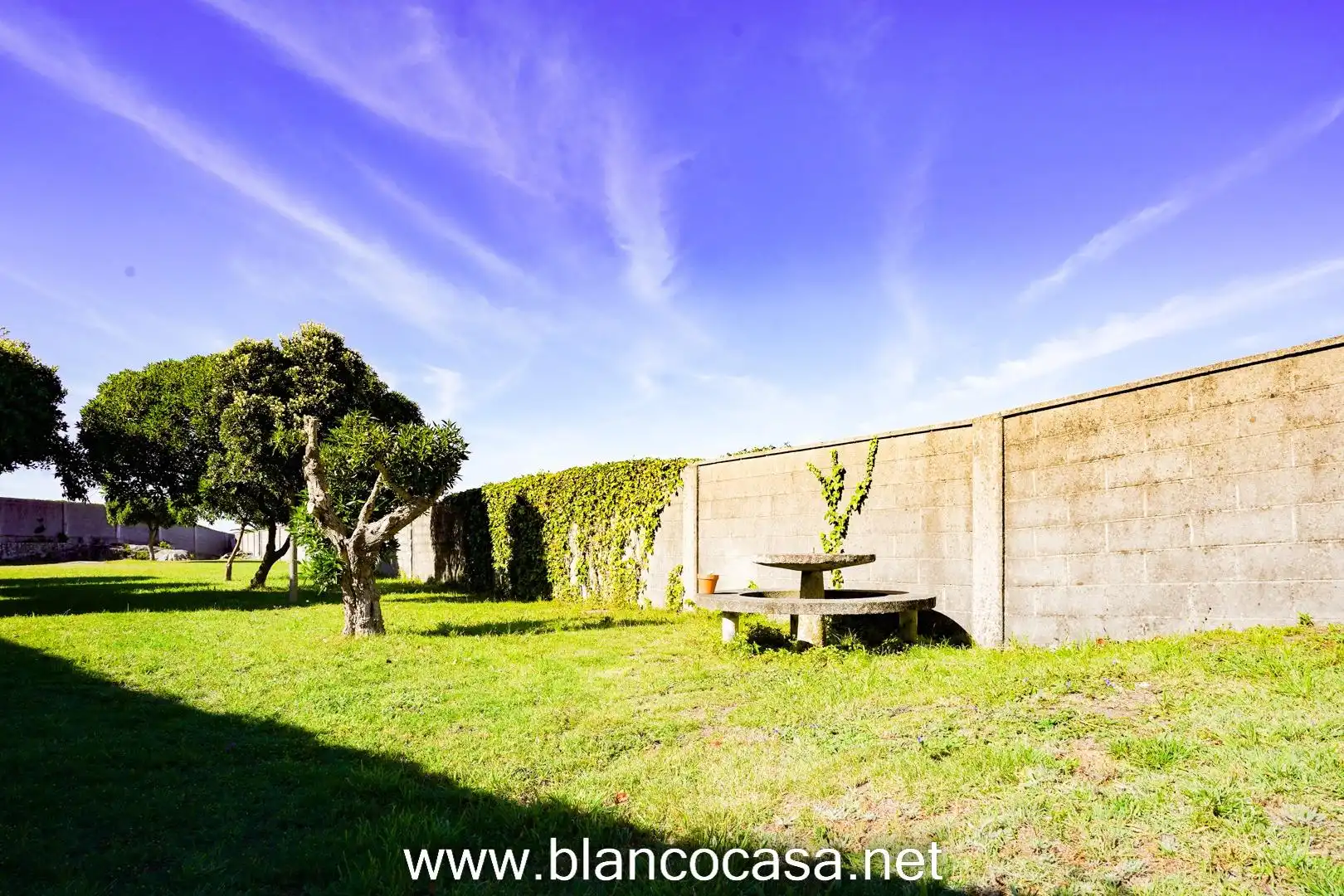 Jardí de Finca rústica en venda en Malpica de Bergantiños amb Jardí privat i Moblat