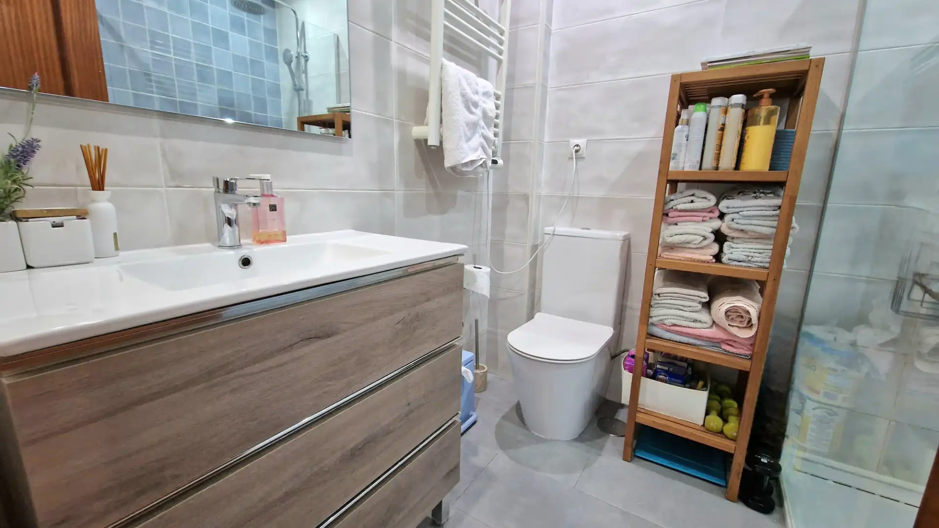Baño de Casa adosada en venta en Mairena del Aljarafe con Aire acondicionado