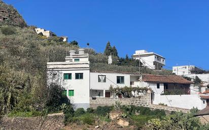 Vista exterior de Casa adosada en venda en Teror amb Jardí privat, Terrassa i Traster