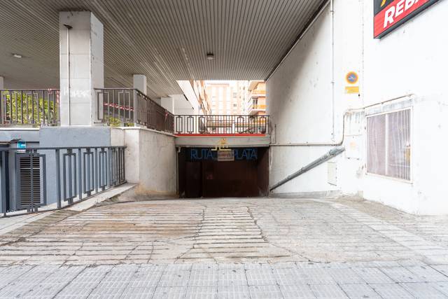 Garaje en Venta en Avenida de Requejo, 9 en Las Viñas