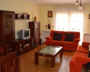 Sala d'estar de Pis en venda en La Lastrilla  amb Terrassa i Balcó
