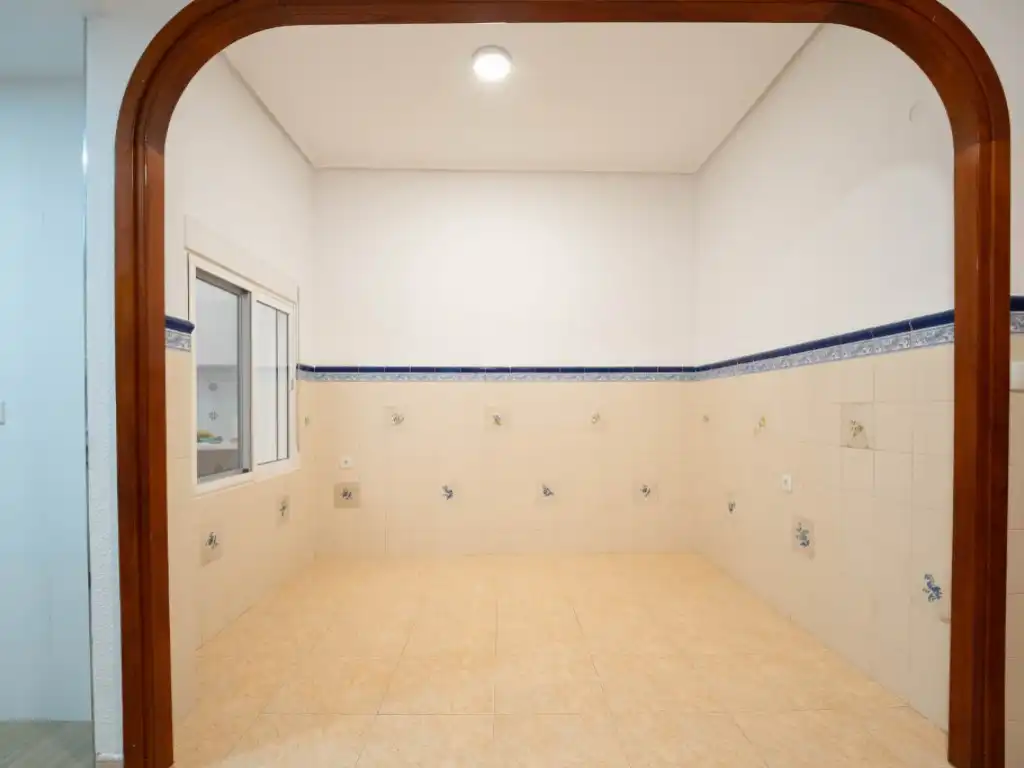 Baño de Planta baja en venta en La Pobla de Vallbona con Aire acondicionado, Calefacción y Terraza