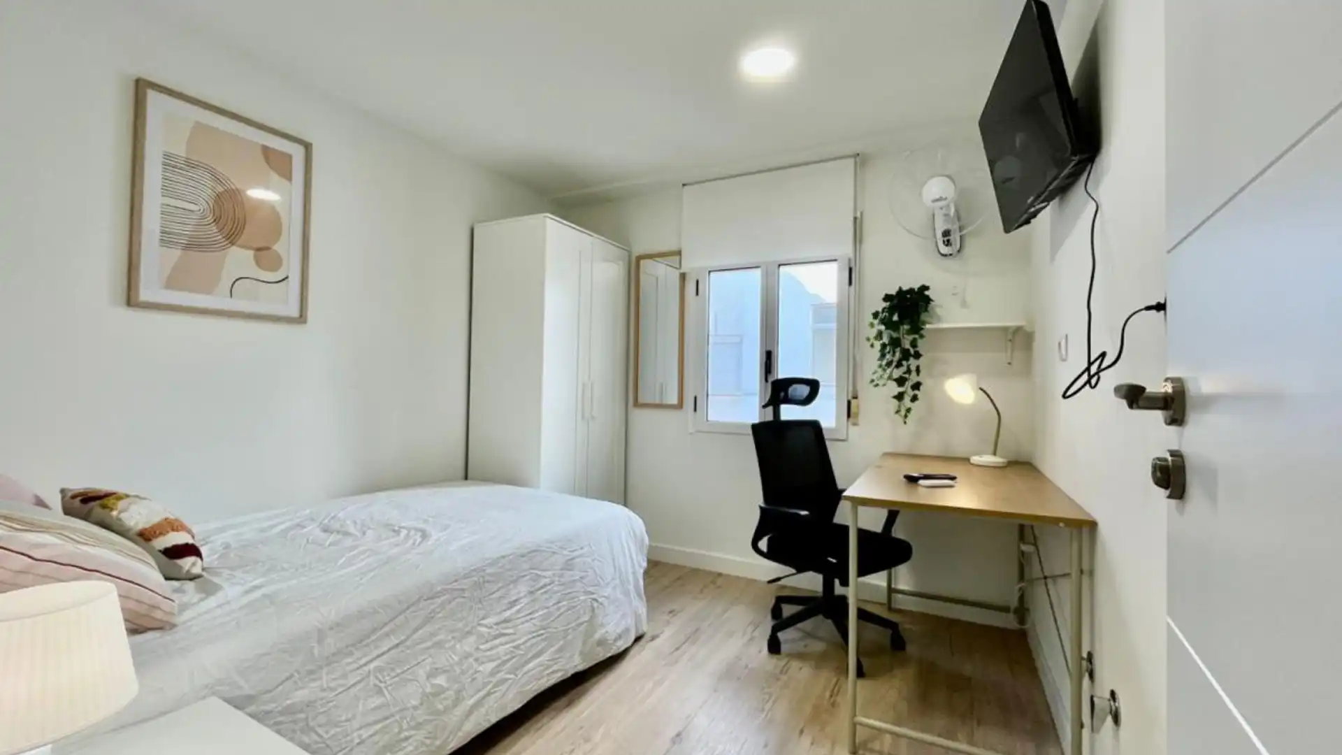 Habitación de Apartamento para compartir en  Zaragoza Capital con Amueblado, Horno y Lavadora