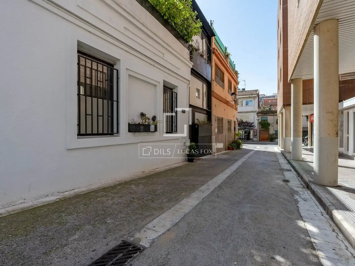 Vista exterior de Casa o chalet en venta en Cornellà de Llobregat con Aire acondicionado, Terraza y Balcón