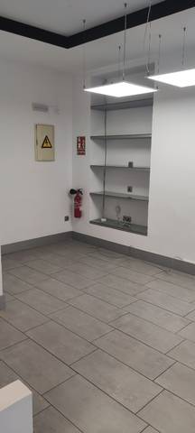 Local comercial en Alquiler en Avenida Quinto Centenario, 8 en V Centenario - Piletas - Capuchinos