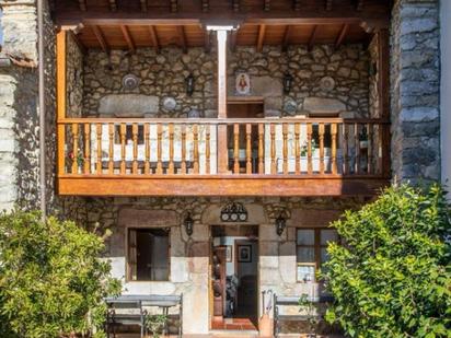 Vista exterior de Casa adosada en venda en Llanes amb Terrassa i Balcó