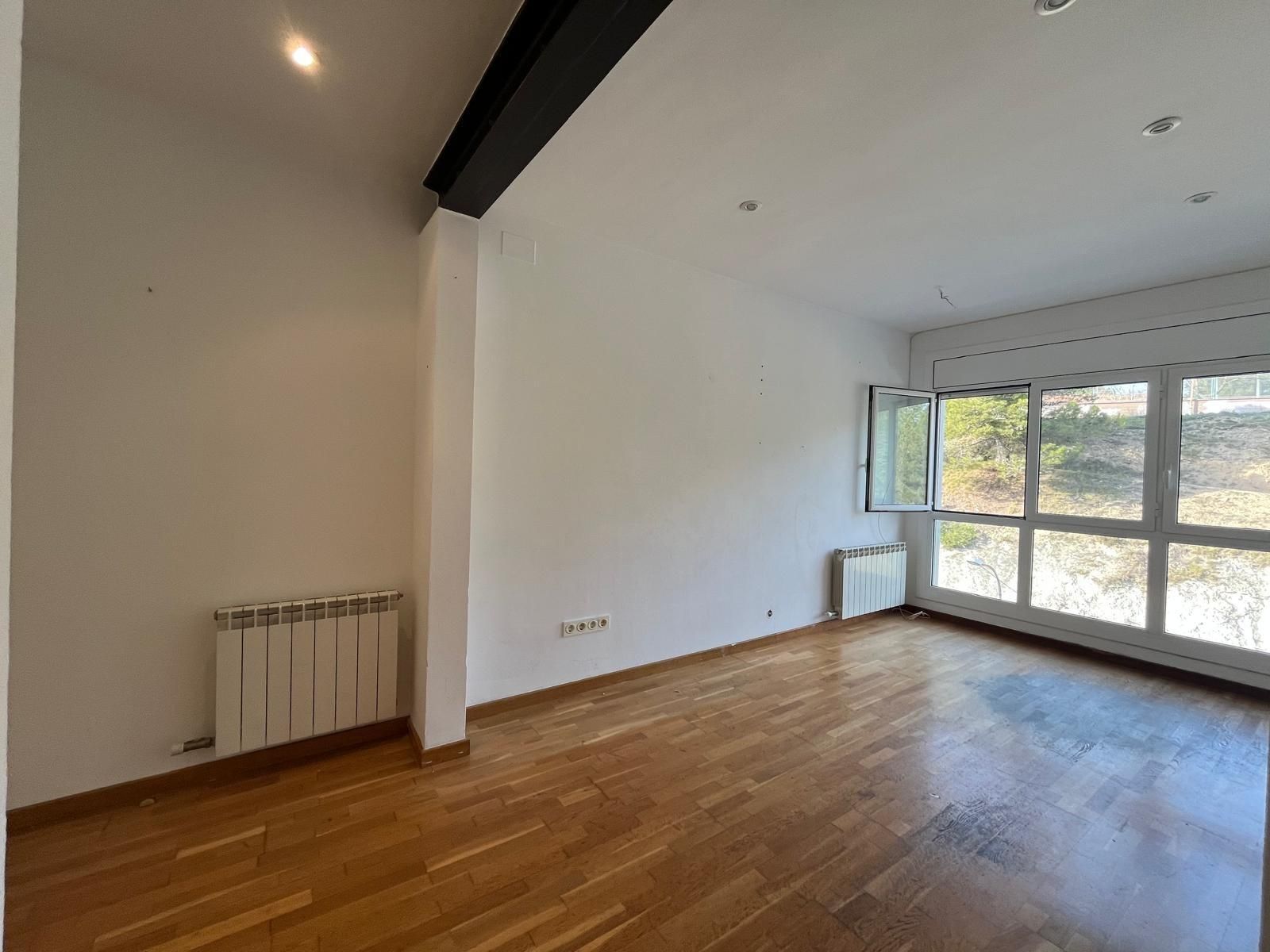 Sala d'estar de Pis en venda en Igualada amb Calefacció, Parquet i Terrassa