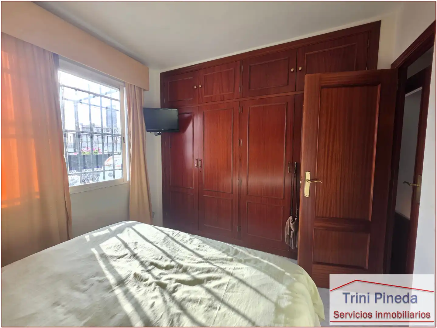 Habitación de Ático en venta en Sevilla con Aire acondicionado, Terraza y Trastero