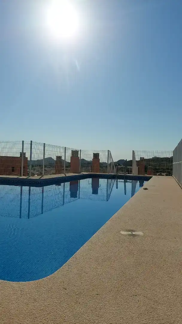 Schwimmbecken von Wohnungen zum Verkauf in Turre mit Klimaanlage