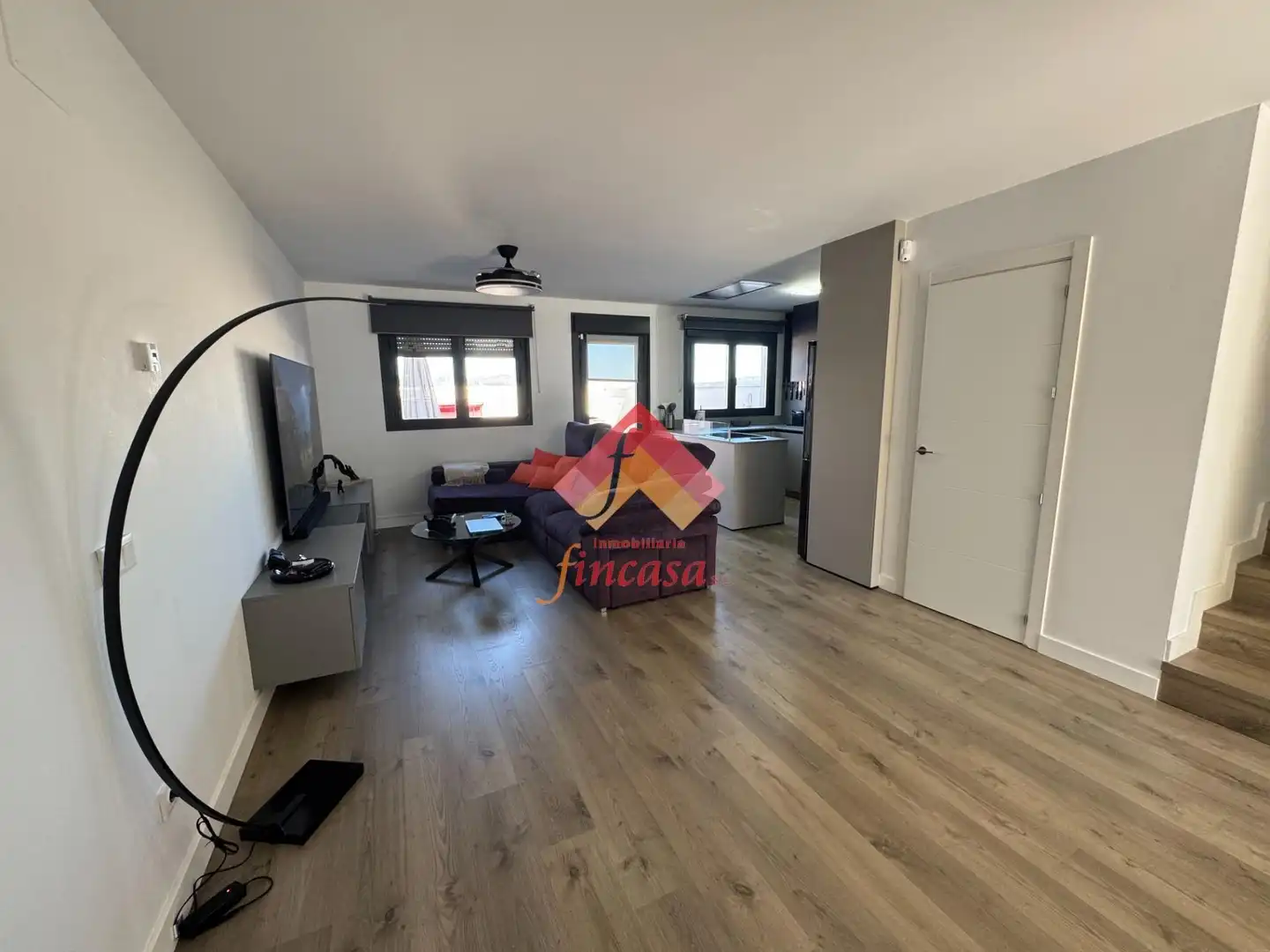 Sala d'estar de Casa adosada en venda en Ronda amb Calefacció, Terrassa i Alarma