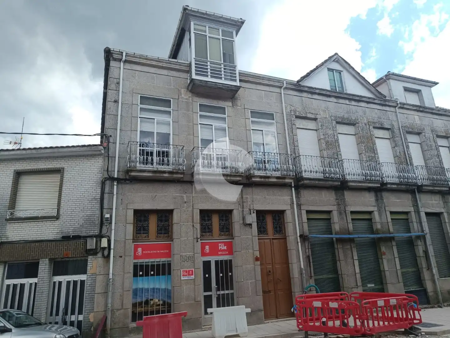 Außenansicht von Gebäude zum Verkauf in Maceda