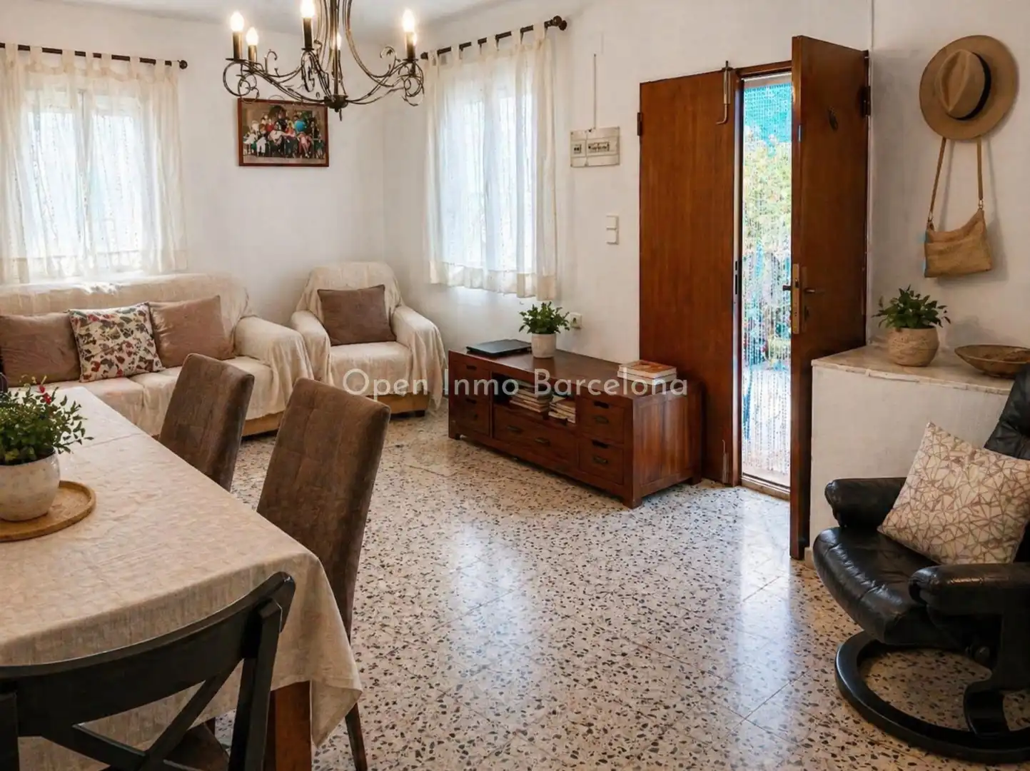 Sala d'estar de Finca rústica en venda en Vilanova i la Geltrú amb Aire condicionat, Jardí privat i Terrassa