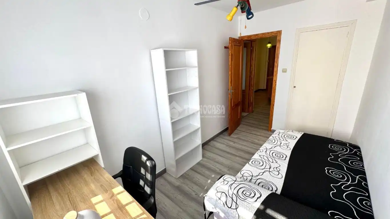 Habitación de Piso de alquiler en Granada con Amueblado