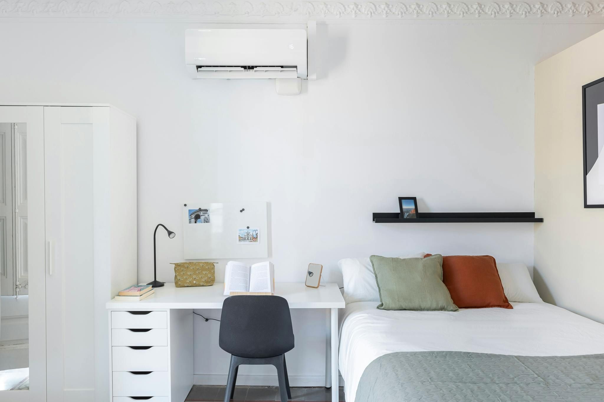 Dormitori de Pis per a compartir en  Barcelona Capital amb Moblat, Rentadora i Balcó