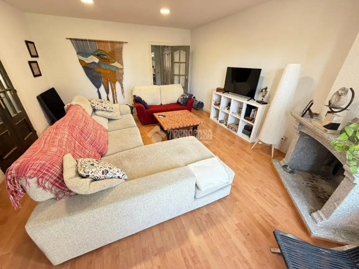 Sala de estar de Casa adosada en venta en Collado Mediano con Calefacción y Jardín privado