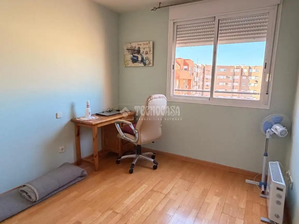 Habitación de Ático en venta en Valdemoro con Calefacción, Terraza y Trastero